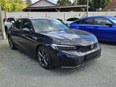 Uusi Honda Civic Hybrid 184 HP (135 kW) 2026 Musta Sedan