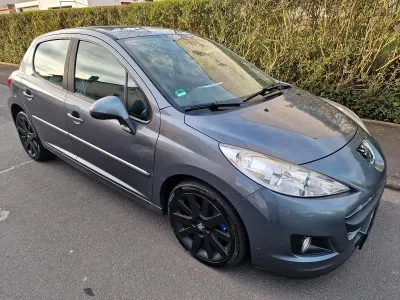 Gebraucht Peugeot 207 95 PS (69 kW) 2011 Grau Kleinwagen