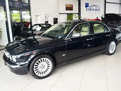 Käytetty Jaguar XJ6 Executive 239 HP (175 kW) 2006 Musta Sedan