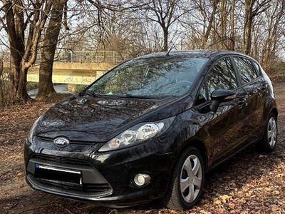Schwarz Gebraucht 2012 Ford Fiesta Trend Limousine | 3.390 € (Fairer Preis)