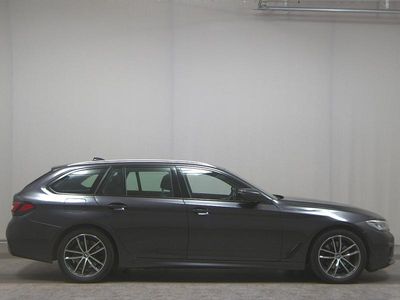 Gebraucht BMW 520 M Sport 190 PS (139 kW) 2023 Grau Kombi
