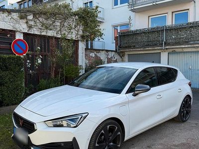 Używany Cupra Leon VZ 245 KM (180 kW) 2021 Biały Sedan/Limuzyna