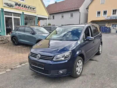Gebraucht VW Touran Comfortline 140 PS (102 kW) 2014 Blau Van / Kleinbus