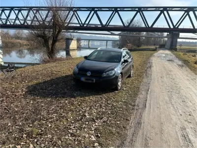 Gebraucht VW Golf VI 105 PS (77 kW) 2011 Schwarz Kleinwagen