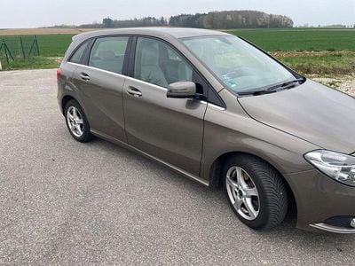 Usata Mercedes B200 136 CV (100 kW) 2013 Beige Monovolume
