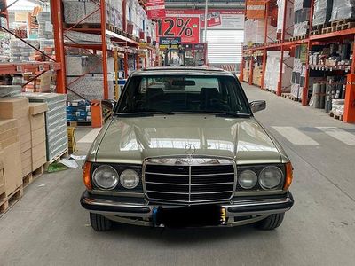 Gebraucht Mercedes E300 88 PS (64 kW) 1981 Grün Limousine
