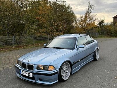 BMW 323