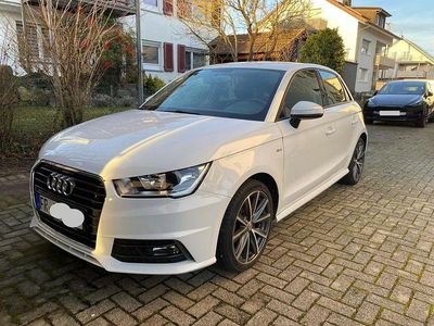 Weiß Gebraucht 2015 Audi A1 Sportback Sport Kleinwagen | 12.400 € (Etwas zu teuer)
