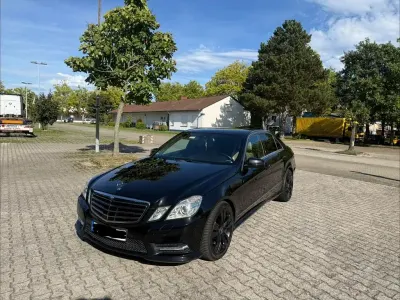 Używany Mercedes E300 AMG 231 KM (169 kW) 2013 Czarny Sedan/Limuzyna