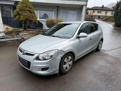 Gebraucht Hyundai i30 Comfort 109 PS (80 kW) 2009 Silber Limousine