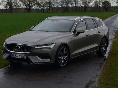 Gebraucht Volvo V60 Inscription 253 PS (186 kW) 2019 Grau Kombi