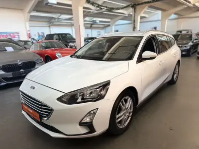 Używany Ford Focus Cool & Connect 120 KM (88 kW) 2020 Biały Sedan/Limuzyna