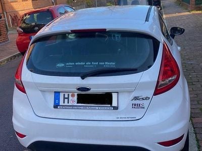 Gebraucht Ford Fiesta Trend 60 PS (44 kW) 2012 Weiß Kleinwagen
