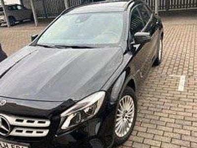 Gebraucht Mercedes GLA180 122 PS (89 kW) 2019 Schwarz SUV