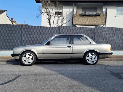 Używany BMW 320 125 KM (91 kW) 1984 Beżowy Coupe