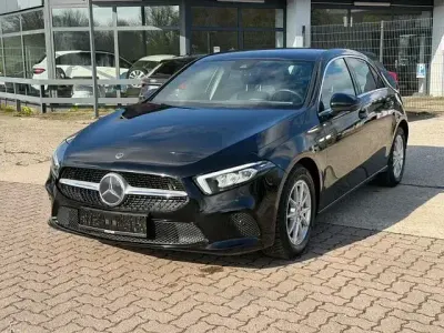 Gebraucht Mercedes A180 116 PS (85 kW) 2019 Andere Limousine