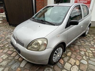 Gebraucht Toyota Yaris 86 PS (63 kW) 2000 Silber Limousine