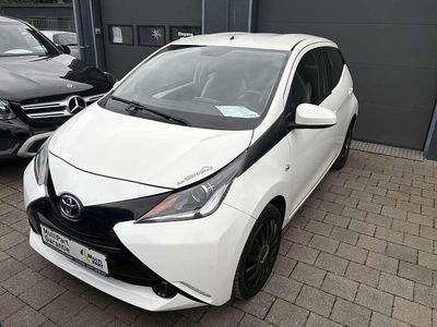 Weiß Gebraucht 2016 Toyota Aygo X-play Kleinwagen | 8.850 € (Fairer Preis)