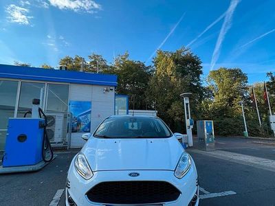 Gebraucht Ford Fiesta 101 PS (74 kW) 2017 Weiß Kleinwagen