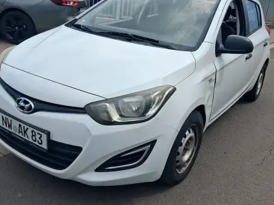 Gebraucht Hyundai i20 Classic 86 PS (63 kW) 2014 Weiß Kleinwagen
