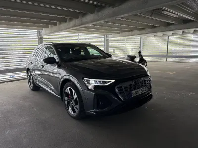 Gebraucht Audi Q8 e-tron S-Line 250 kW (340 PS) 2023 Grau SUV
