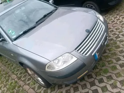Gebraucht VW Passat 115 PS (84 kW) 2001 Grau Kombi