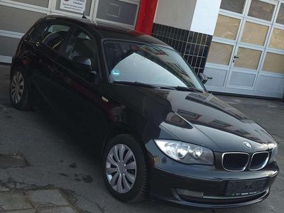 Gebraucht BMW 118 143 PS (105 kW) 2009 Saphirschwarz Kleinwagen