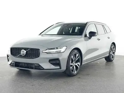 Gebraucht Volvo V60 145 PS (106 kW) 2025 Kombi