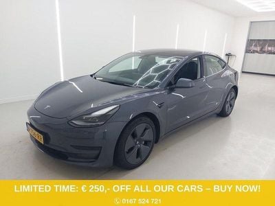 Grau Gebraucht 2021 Tesla Model 3 Standard Range Limousine | 17.900 € (Guter Preis)