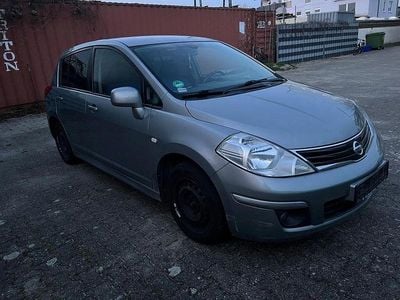 Grau Gebraucht 2011 Nissan Tiida Limousine | 2.000 € (Fairer Preis)