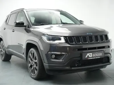 Gebraucht Jeep Compass 179 PS (131 kW) 2021 Granite crystal SUV