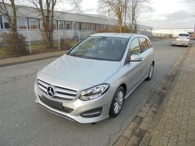 Usata Mercedes B180 122 CV (89 kW) 2015 Argento Monovolume