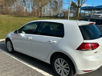 Gebraucht VW Golf VII 85 PS (62 kW) 2013 Weiß Limousine