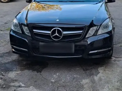 Gebraucht Mercedes E200 136 PS (100 kW) 2010 Schwarz Kombi
