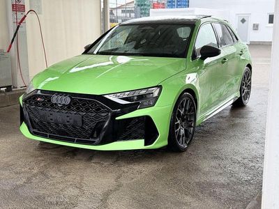 Neu Audi RS3 Sport 400 PS (294 kW) 2026 Grün Limousine