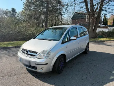 Begagnad Opel Meriva 90 HK (66 kW) 2005 Silver Minibuss