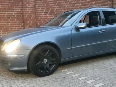 Gebraucht Mercedes E500 306 PS (225 kW) 2003 Blau Kombi