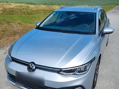 Gebraucht VW Golf VIII 110 PS (80 kW) 2023 Silber Kombi