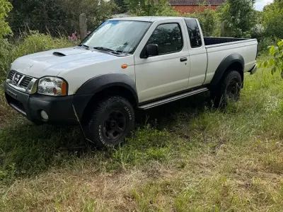 Gebraucht Nissan Navara 133 PS (97 kW) 2003 Weiß Pickup