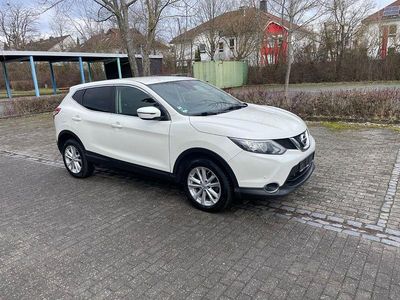 Gebraucht Nissan Qashqai Acenta 131 PS (96 kW) 2015 Weiß SUV