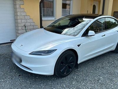 Begagnad Tesla Model 3 288 kW (392 HK) 2024 Vit Sedan
