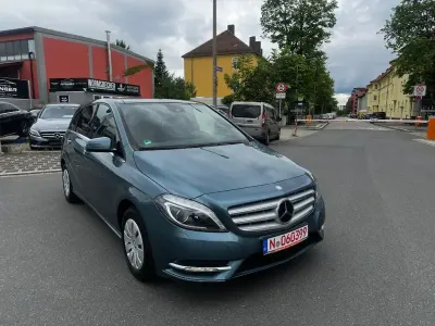 Gebraucht Mercedes B180 122 PS (89 kW) 2013 Blau Van / Kleinbus