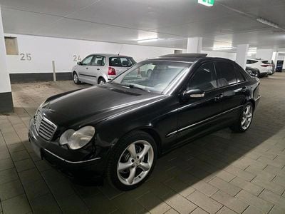 Second-hand Mercedes C220 143 CP (105 kW) 2003 Negru Berlinǎ