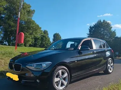 Gebraucht BMW 118 Sport Line 143 PS (105 kW) 2014 Schwarz Kleinwagen