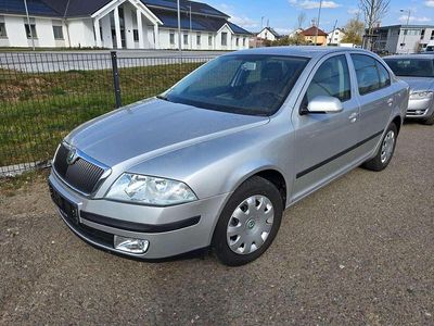 Gebraucht Skoda Octavia Ambiente 102 PS (75 kW) 2005 Diamantsilber met. Kleinwagen
