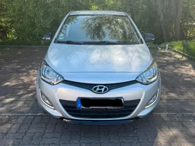 Usata Hyundai i20 75 CV (55 kW) 2015 Argento Berlina