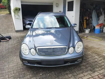Gebraucht Mercedes E220 Classic 150 PS (110 kW) 2005 Grau Kombi