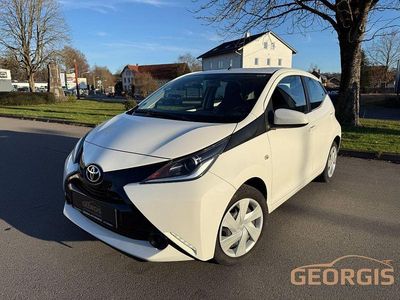 Gebraucht Toyota Aygo X-play 69 PS (50 kW) 2016 Weiß Kleinwagen
