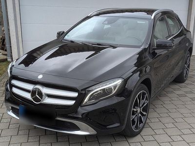 Gebraucht Mercedes GLA200 Urban 156 PS (114 kW) 2016 Schwarz SUV