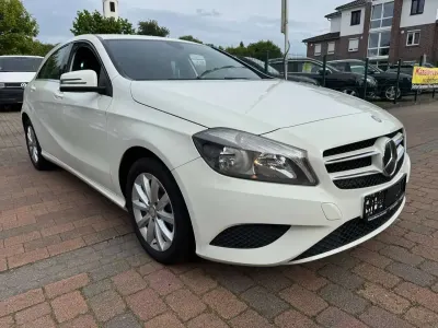 Gebraucht Mercedes A180 122 PS (89 kW) 2013 Calcitweiss  unilack Kleinwagen
